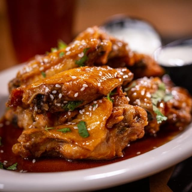 Wings (6 Pieces) & Fries.